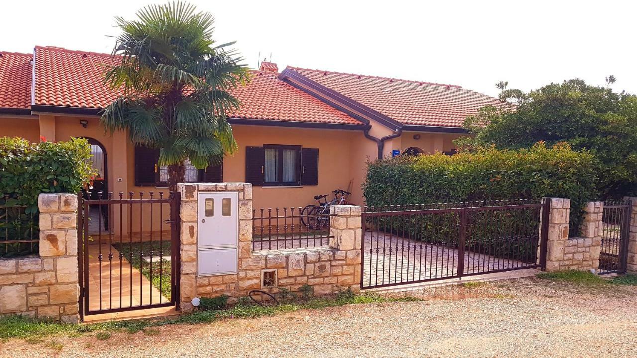 Holiday Home Marina Kaštelir Buitenkant foto