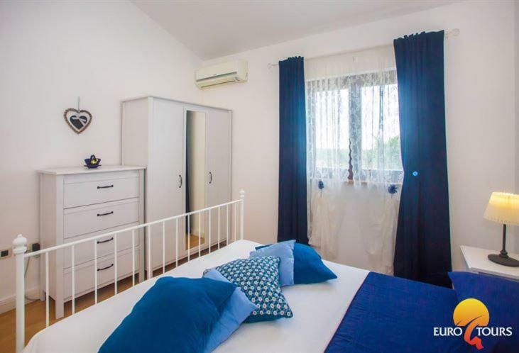 Holiday Home Marina Kaštelir Buitenkant foto